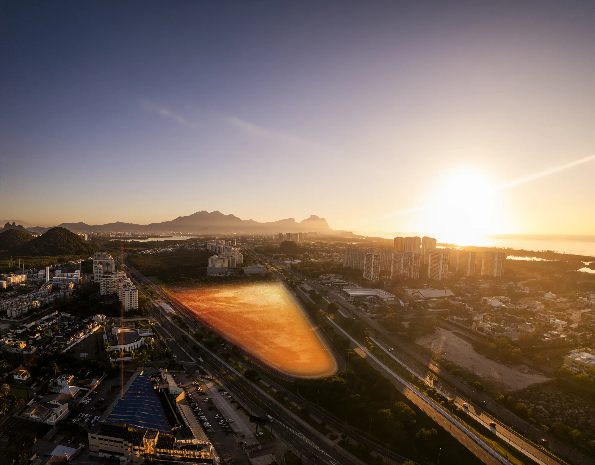 Vista aérea do terreno do WE Barra by Living na Av. das Américas, Barra da Tijuca